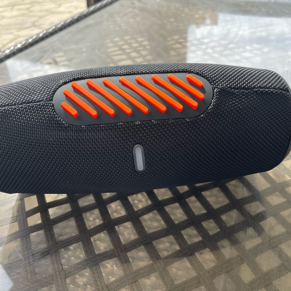 Wireless and Waterproof speaker